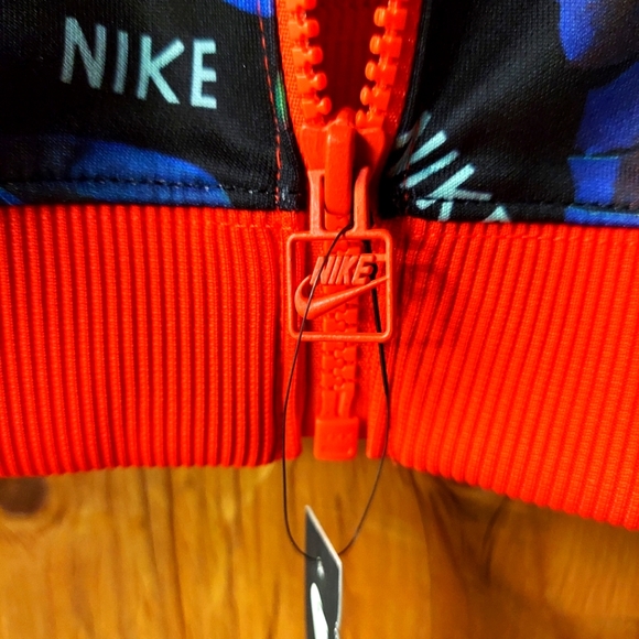 Nike Multicolor Tropical Patterned Cropped Jacket - Picture 9 of 10